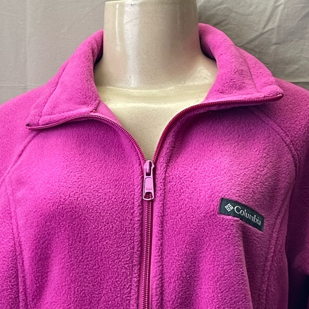 #0019- Columbia 
Women's Bright Pink 
Fleece Jacket
Size large